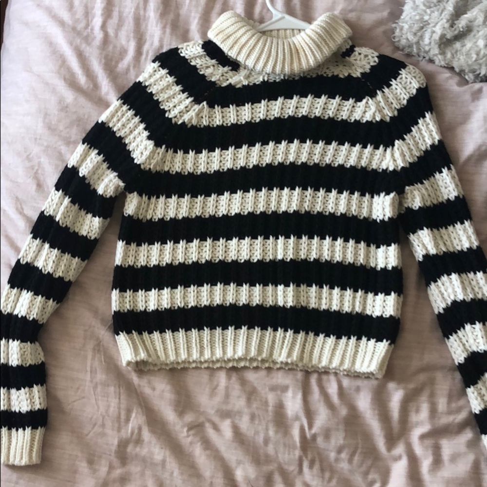 Striped turtle neck